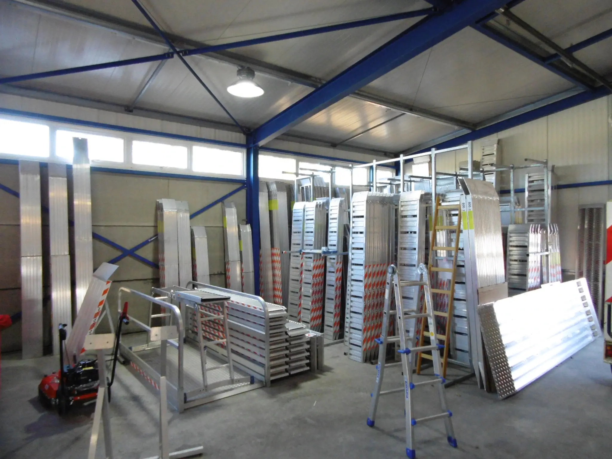 alurijplaten magazijn